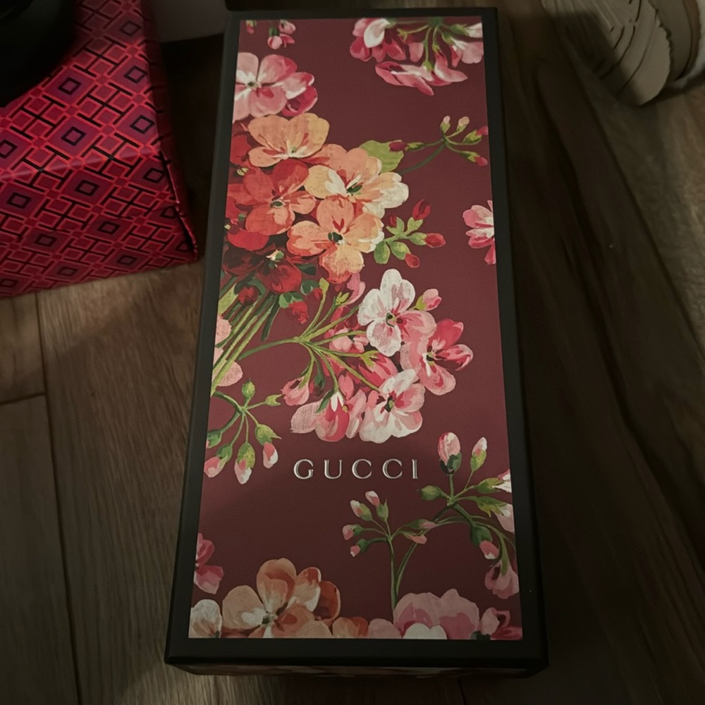 LIMITED EDITION gucci box